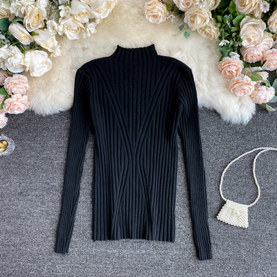 Γυναικείο πουλόβερ μοντέρνο με χαμηλό γιακά