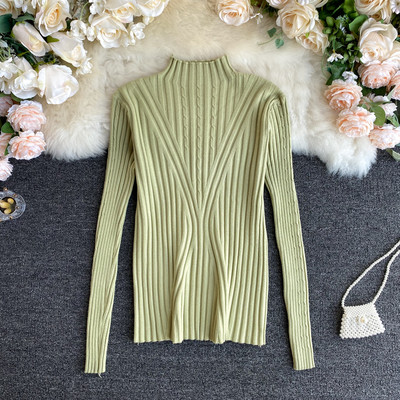 Γυναικείο πουλόβερ μοντέρνο με χαμηλό γιακά