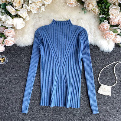 Γυναικείο πουλόβερ μοντέρνο με χαμηλό γιακά