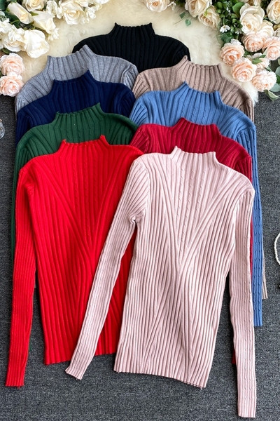 Γυναικείο πουλόβερ μοντέρνο με χαμηλό γιακά