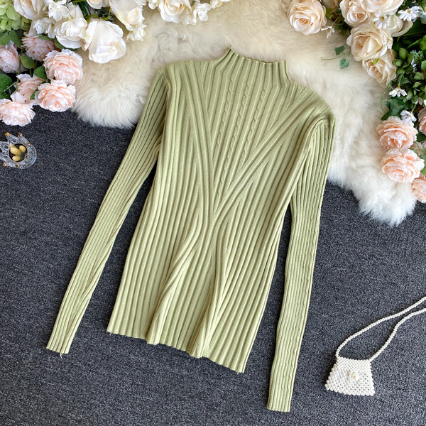 Γυναικείο πουλόβερ μοντέρνο με χαμηλό γιακά