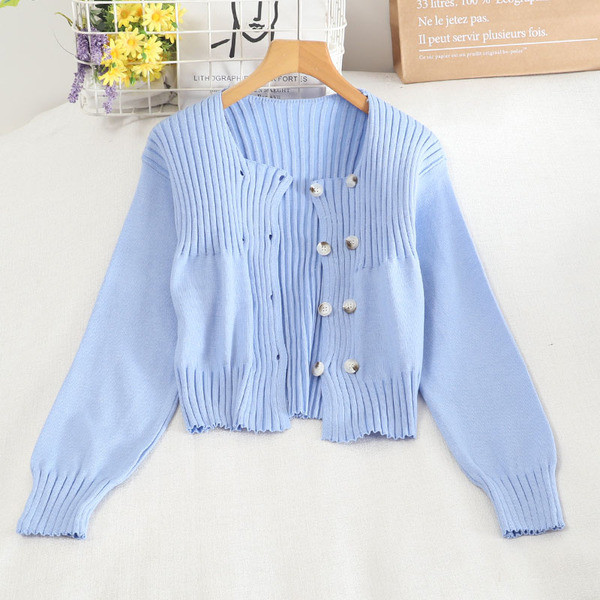 Nööpide ja ümara kaelusega naiste kampsun