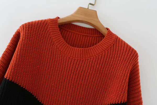 Μοντέρνο γυναικείο πουλόβερ με οβάλ λαιμόκοψη και μακριά μανίκια