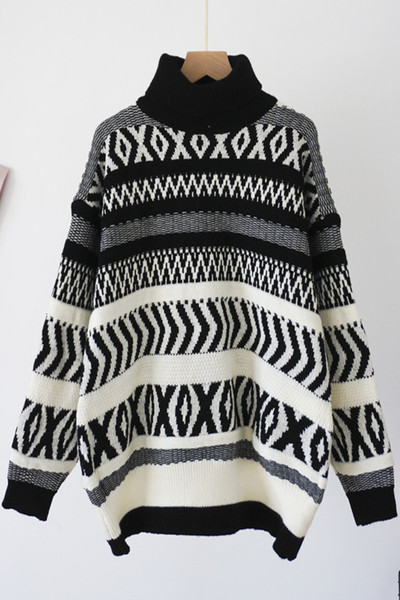 Naiste kõrge krae ja mustriga kampsun