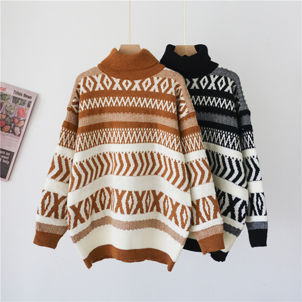 Naiste kõrge krae ja mustriga kampsun