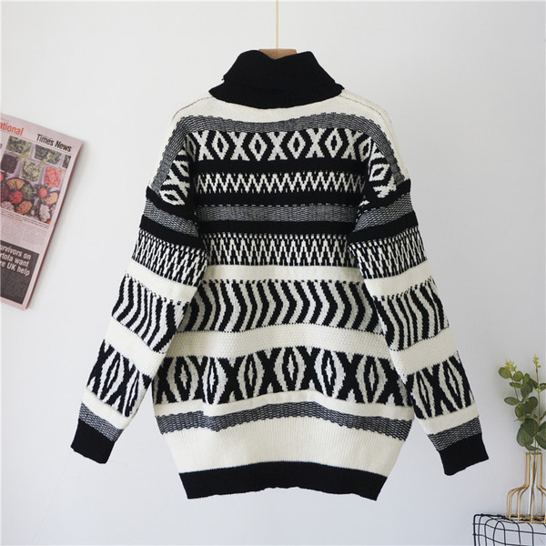 Naiste kõrge krae ja mustriga kampsun