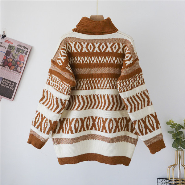 Naiste kõrge krae ja mustriga kampsun