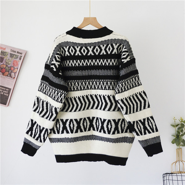 Νέο μοντέλο γυναικείο πουλόβερ με οβάλ λαιμόκοψη