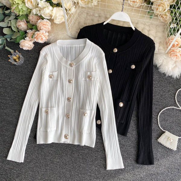 Naiste kardigan kuldsete nööpide ja taskutega