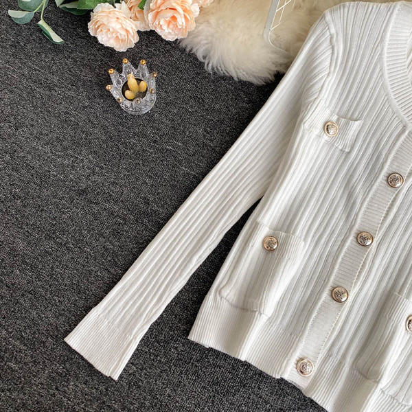 Naiste kardigan kuldsete nööpide ja taskutega