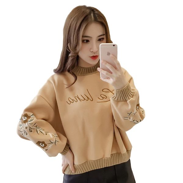 Γυναικείο πουλόβερ με κεντήματα και ψηλό γιακά