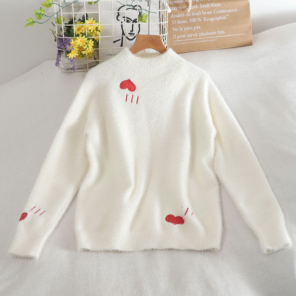 Πουλόβερ γυναικείο μοντέρνο με κεντήματα και χαμηλό γιακά