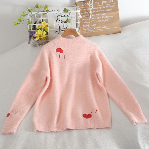 Πουλόβερ γυναικείο μοντέρνο με κεντήματα και χαμηλό γιακά