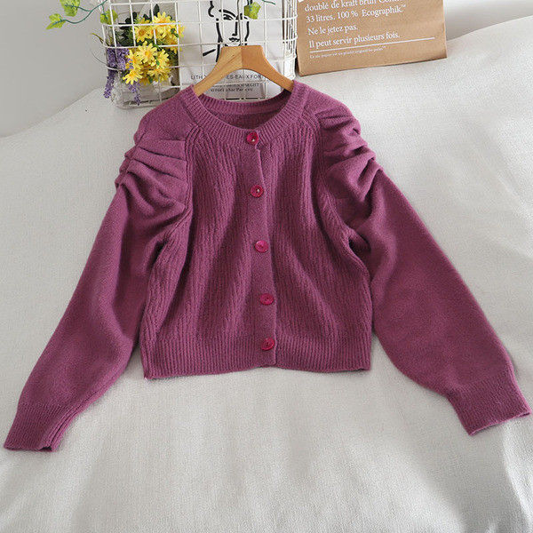 Ležeran ženski kardigan s gumbima i ovalnim izrezom