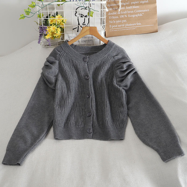 Ležeran ženski kardigan s gumbima i ovalnim izrezom