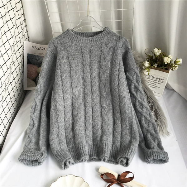 Μοντέρνο γυναικείο πουλόβερ  με οβάλ ντεκολτέ και μακριά μανίκια