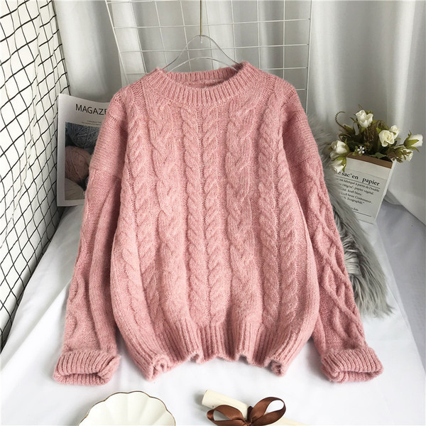 Μοντέρνο γυναικείο πουλόβερ  με οβάλ ντεκολτέ και μακριά μανίκια