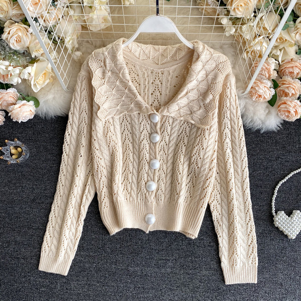 Kootud naiste kardigan krae ja nööpidega