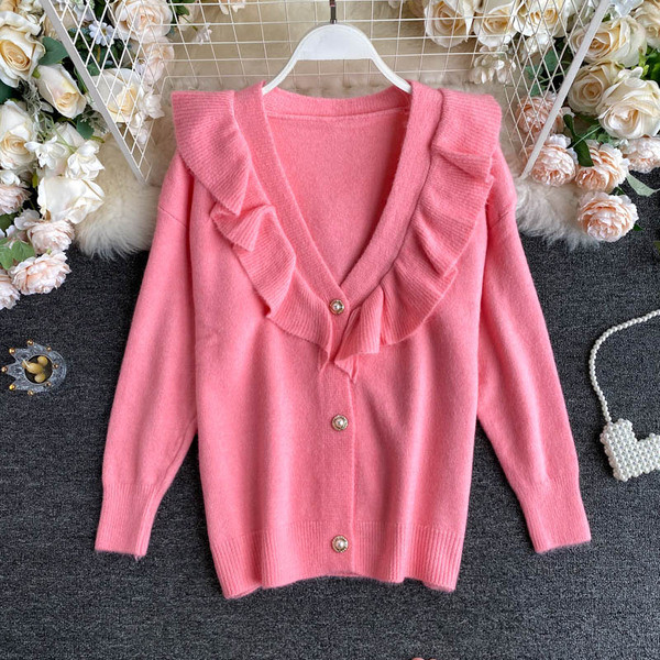 Naiste lokkide ja nööpidega kardigan