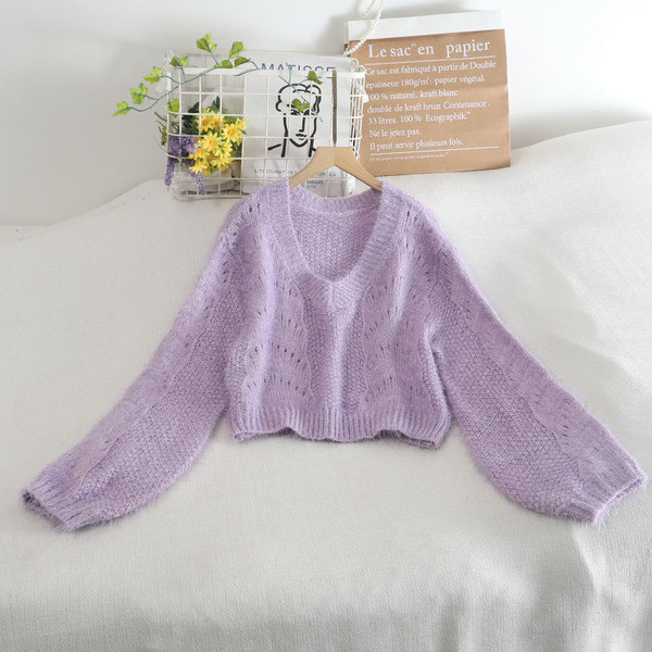 Praegune pikkade varrukatega ja spitsikaelusega naiste kampsun