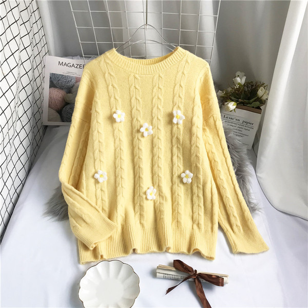 Γυναικείο πουλόβερ με οβάλ λαιμόκοψη με τρισδιάστατο μοντέλο -φαρδύ μοντέλο