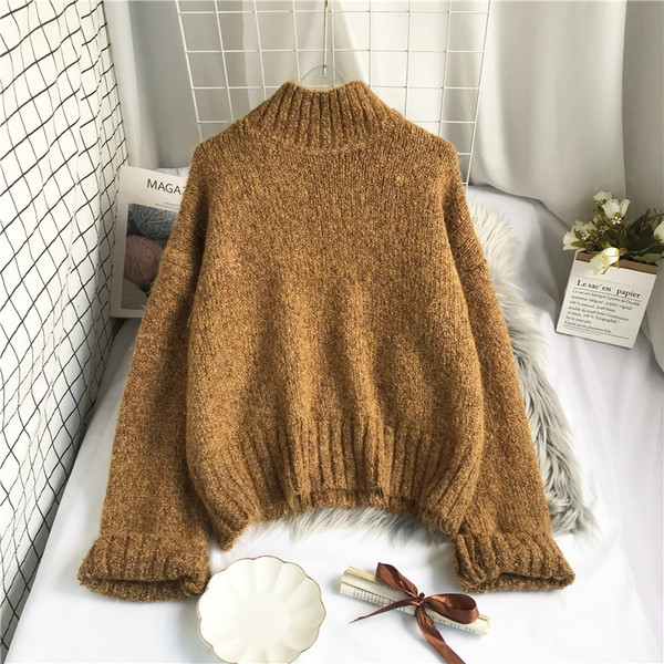 Moderan ženski džemper sa visokim ovratnikom - pogodan za zimu