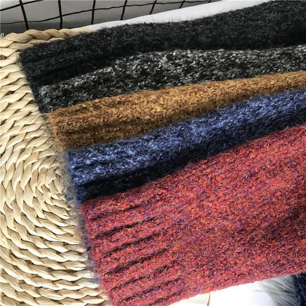 Moderan ženski džemper sa visokim ovratnikom - pogodan za zimu