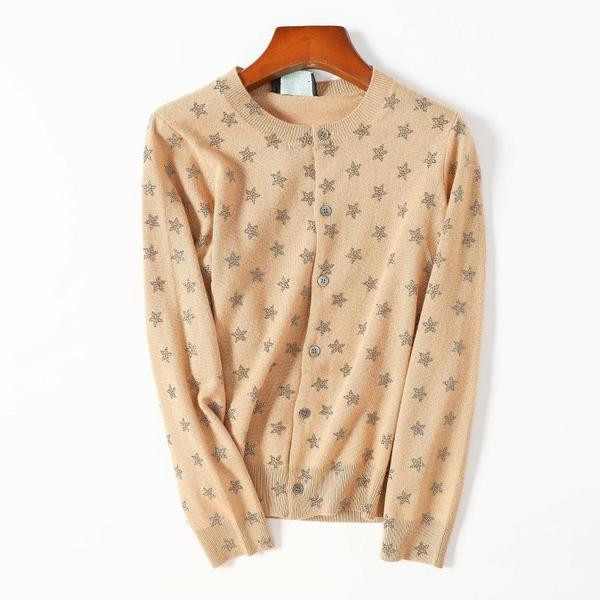 Naiste nööpide ja aplikatsiooniga kardigan – tärnid