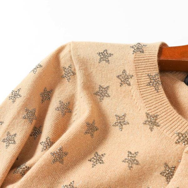 Naiste nööpide ja aplikatsiooniga kardigan – tärnid