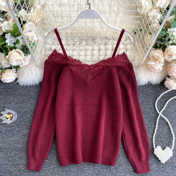 Ženski pulover s čipkom i tankim naramenicama