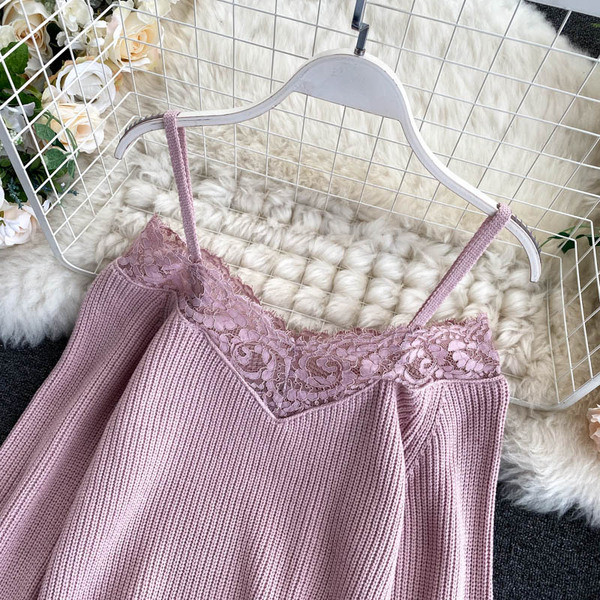 Ženski pulover s čipkom i tankim naramenicama