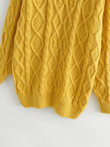 Dugi zimski pulover s ovalnim izrezom