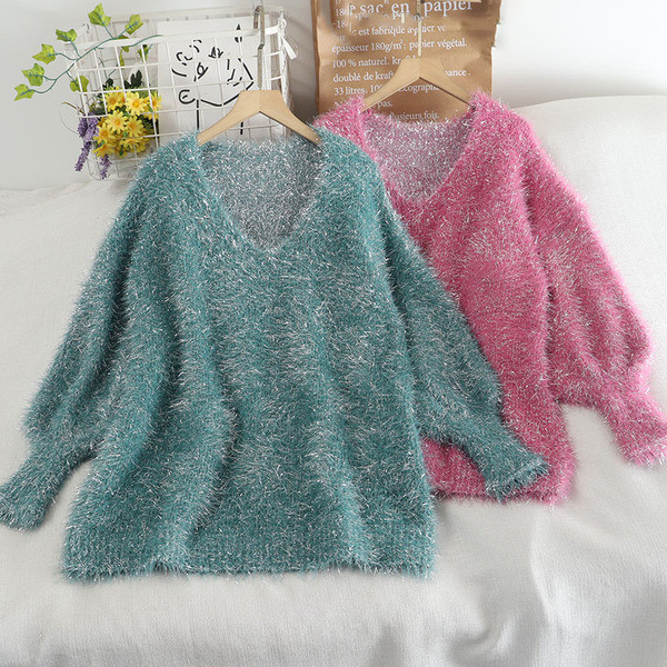 Γυναικείο πουλόβερ με λαιμόκοψη και μακριά μανίκια