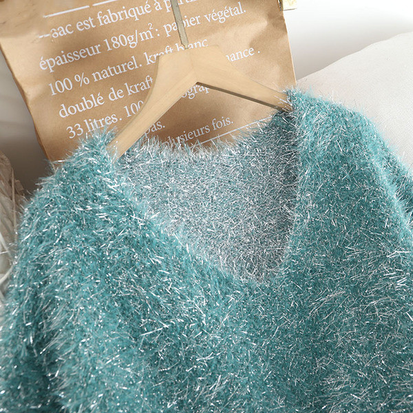 Γυναικείο πουλόβερ με λαιμόκοψη και μακριά μανίκια