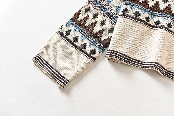 Γυναικείο κοντό μοντέλο πουλόβερ με οβάλ ντεκολτέ