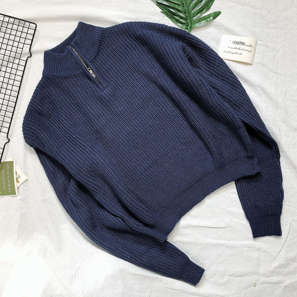 Γυναικείο πουλόβερ με ψηλό γιακά και φερμουάρ σε μπλε χρώμα