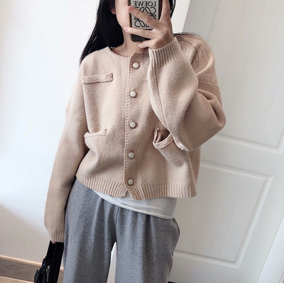 Naiste vabaajavest beeži värvi nööpide ja taskutega