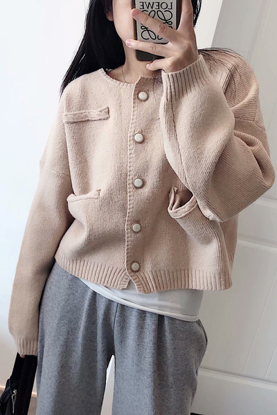 Γυναικεία ζακέτα  casual με κουμπιά και τσέπες σε μπεζ χρώμα 