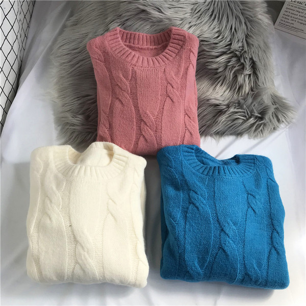 Naiste lai kampsun, pikkade varrukate ja ovaalse kaelusega