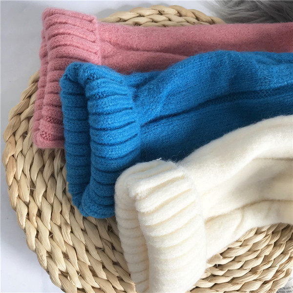 Naiste lai kampsun, pikkade varrukate ja ovaalse kaelusega