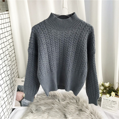 Μοντέρνο γυναικείο πουλόβερ με ψηλό γιακά και κομμένα μέρη της πλάτης