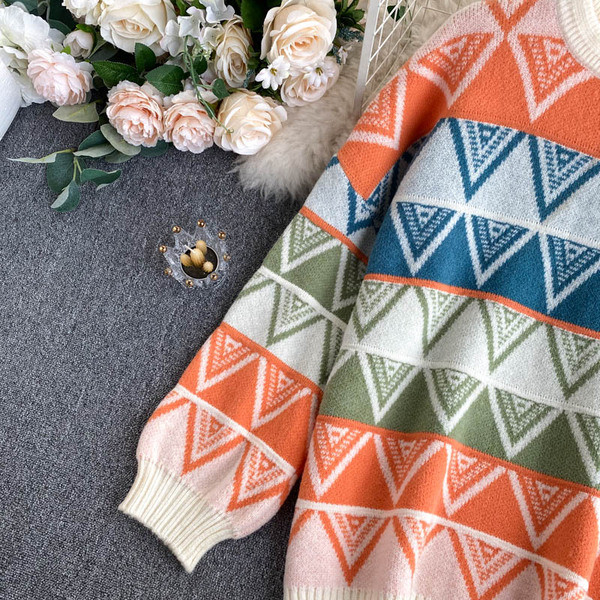 Πολύχρωμο γυναικείο πουλόβερ με στρογγυλή λαιμόκοψη