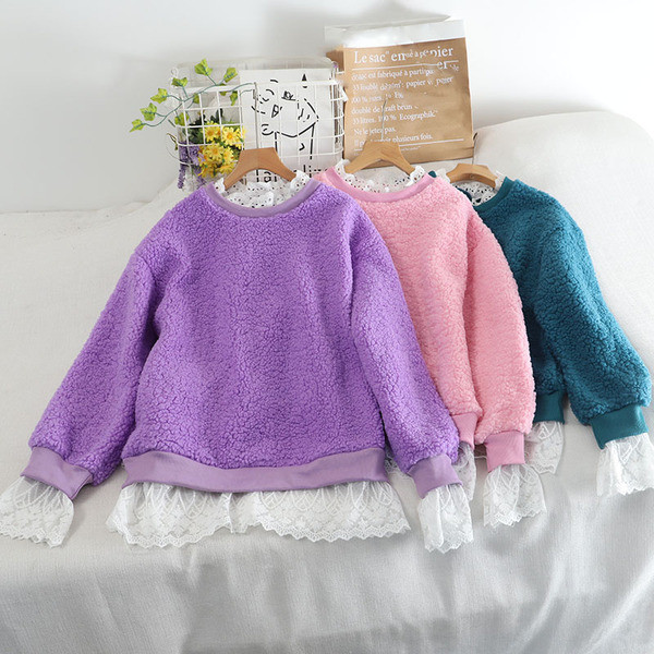 Γυναικείο πουλόβερ με δαντέλα και στρογγυλή λαιμόκοψη