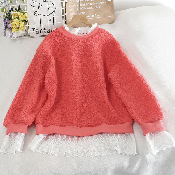 Γυναικείο πουλόβερ με δαντέλα και στρογγυλή λαιμόκοψη