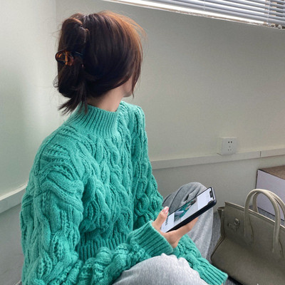 Γυναικείο πουλόβερ κλασικό μοντέλο με γιακά