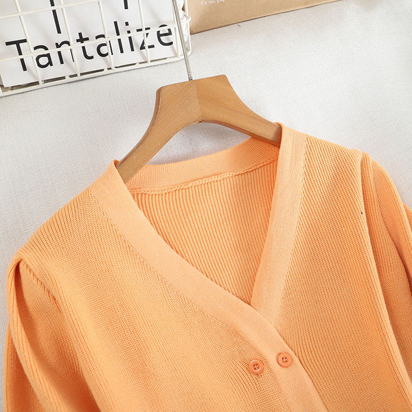 Uue mudeli nööpide ja V-kaelusega naiste kardigan