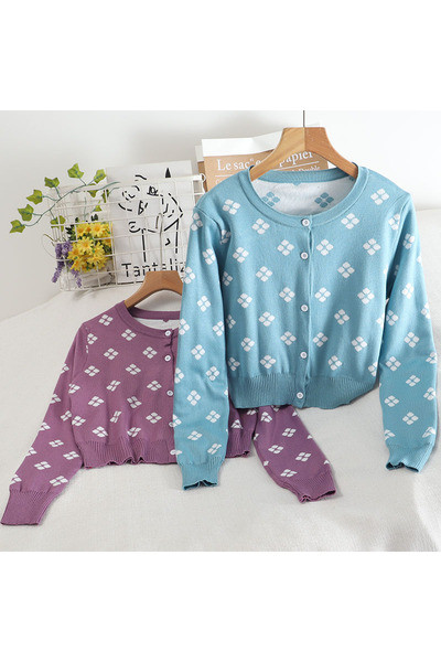 Värviline naiste kardigan ümara kaelusega ja nööpidega