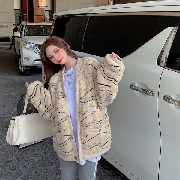 Naiste vabaaja vest nööpide ja taskutega - lai mudel