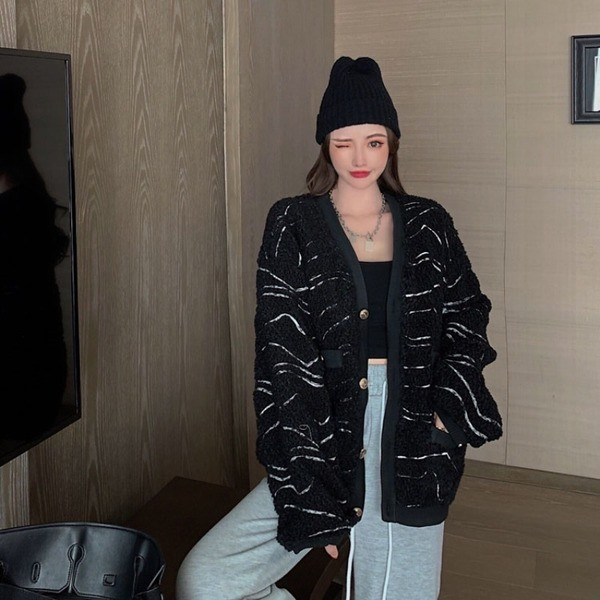 Naiste vabaaja vest nööpide ja taskutega - lai mudel