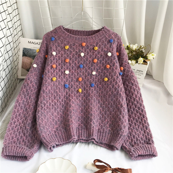 Moodne naiste kampsun 3D-elemendi ja ümara kaelusega